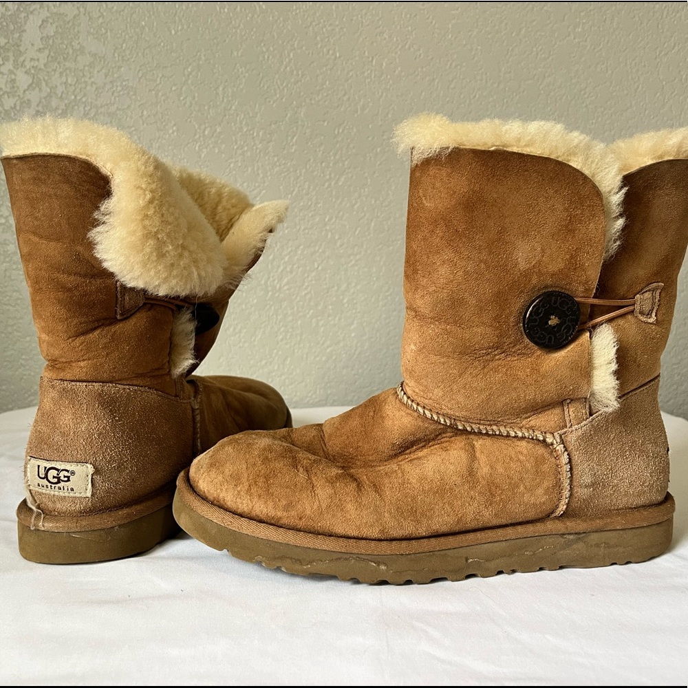UGG Bailey button boots size 9